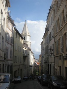 Le Panier narrow street above the port