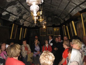 Worshiper's singing hymns in the small chamber