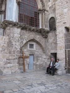 A cross carried by a pilgrim along the Via Delaorsa