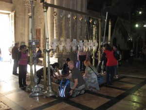 People praying where Christ's body was washed in preparation for burial